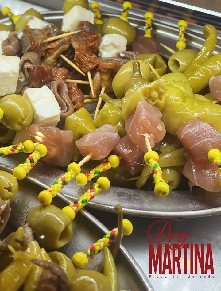 Bandeja con una selección de gildas de Dry Martina